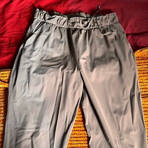Lululemon drawstring pants (on the fly)